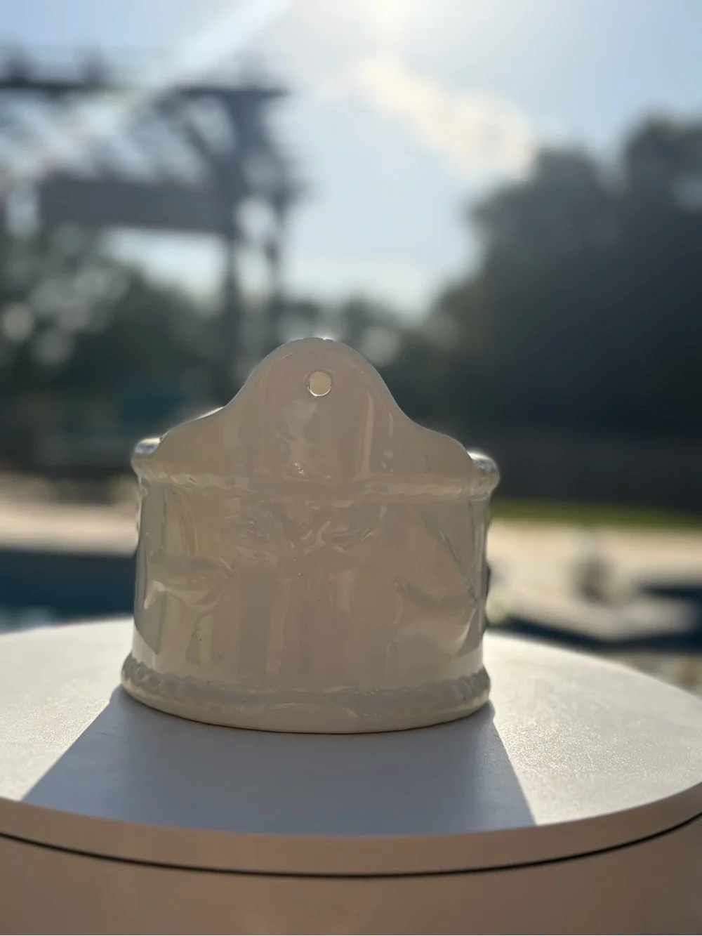 N/A white ceramic